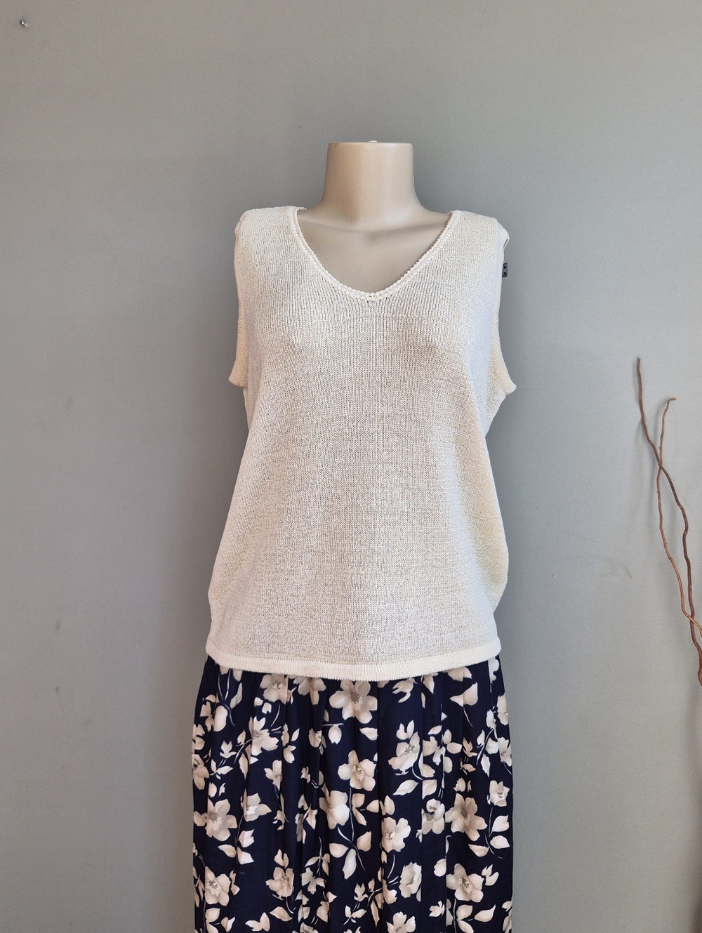 Vintage Venezia Jeans Knit V-Neck Tank Top - Classic Women's Vest Size 12/16